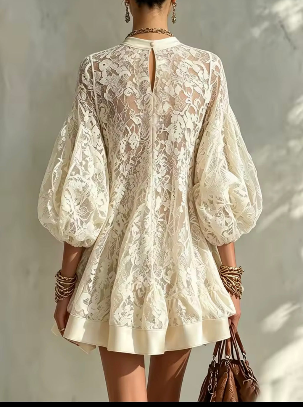 Vestido mini encaje floral - vista trasera